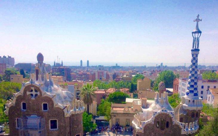 visita guiada del Parc Güell, casas y horizonte